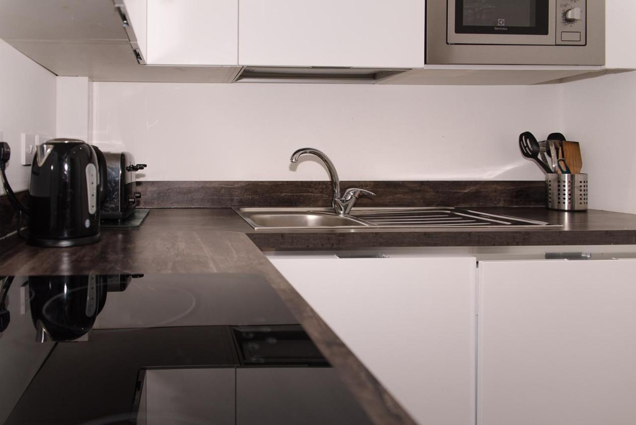 Greenstar Apartments - 2 Minute Walk Away Into City Centre - 6 Individual Flats - Next To Abertay University - 1 Bed 2 Bed & 3 Bedroom Flats - Fully Equipped - Short - Mid - Long Stays Welcome Dundee Exteriér fotografie