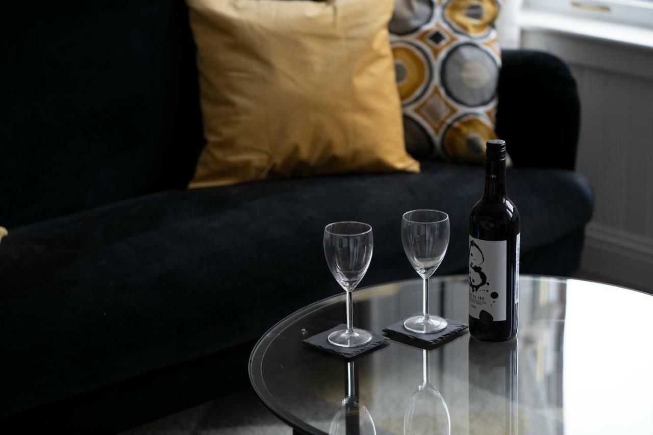 Greenstar Apartments - 2 Minute Walk Away Into City Centre - 6 Individual Flats - Next To Abertay University - 1 Bed 2 Bed & 3 Bedroom Flats - Fully Equipped - Short - Mid - Long Stays Welcome Dundee Exteriér fotografie